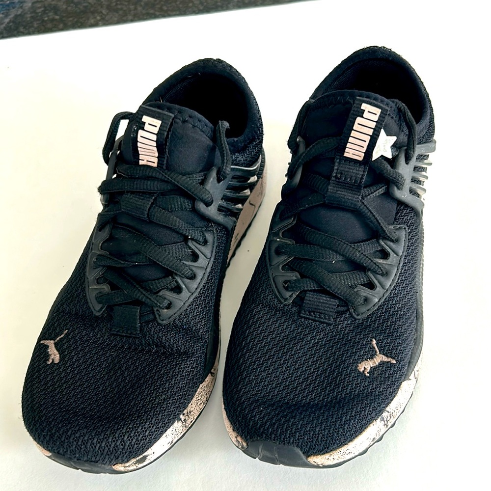 Puma Black sneaker , gently used , size 4, Black
